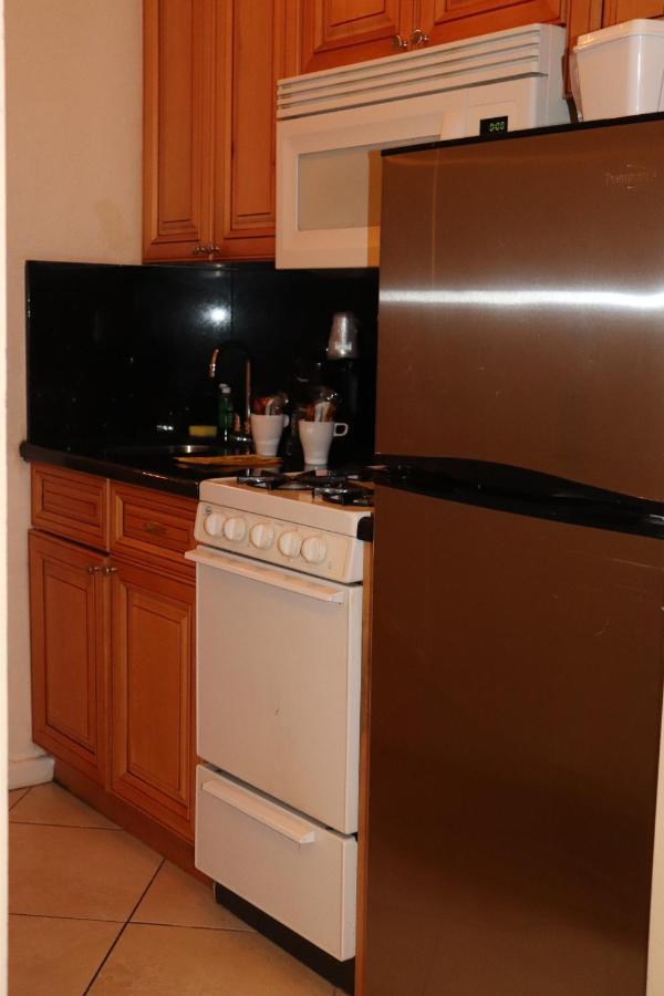 On Hollywood Beach - Affordable Two Bedrooms Sleeps 6 With Two Bathrooms Dania Beach Exterior photo