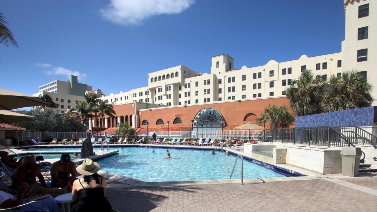 On Hollywood Beach - Affordable Two Bedrooms Sleeps 6 With Two Bathrooms Dania Beach Exterior photo