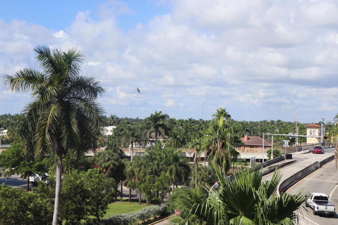 On Hollywood Beach - Affordable Two Bedrooms Sleeps 6 With Two Bathrooms Dania Beach Exterior photo