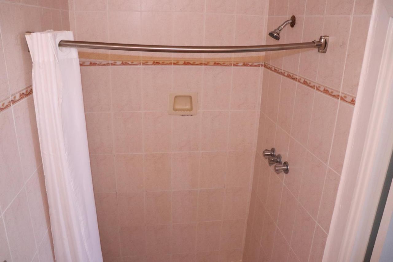 On Hollywood Beach - Affordable Two Bedrooms Sleeps 6 With Two Bathrooms Dania Beach Exterior photo